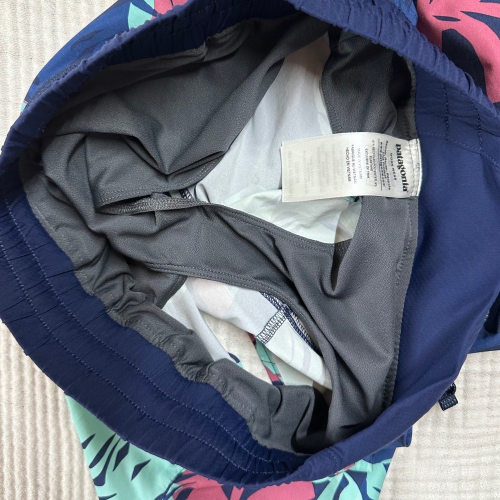 Patagonia Women Tarkine Fern Classic Blue Navy Nine Trail Runner Shorts XS - Picture 4 of 9